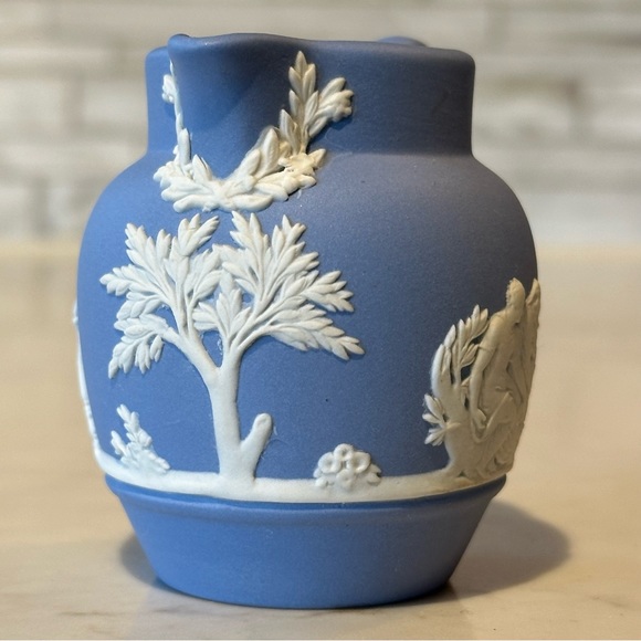 Wedgwood Blue Jasperware Creamer Pitcher Vintage 1956 - Picture 2 of 10